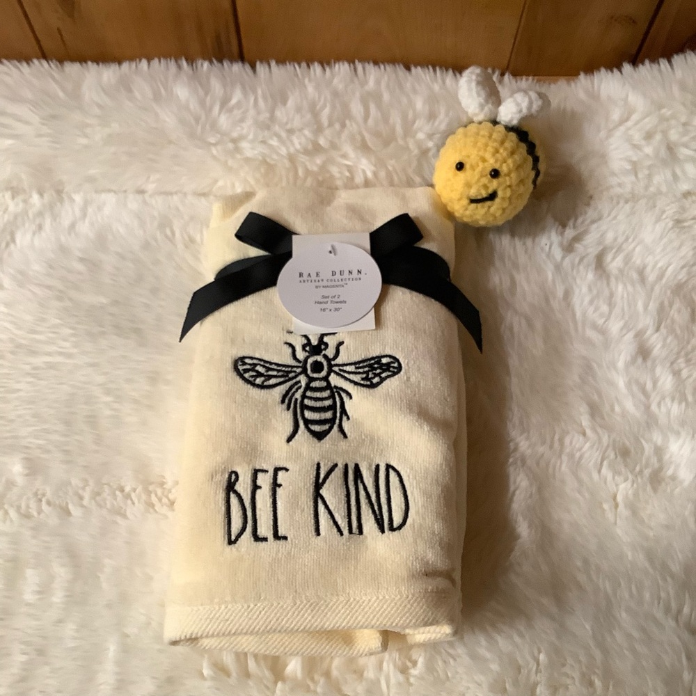 Rae Dunn Set of 2 Bee Kind Hand Towels